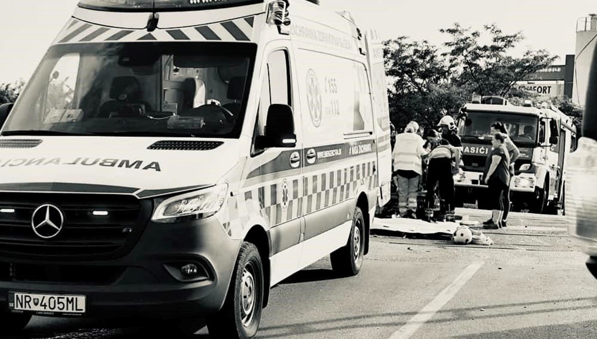 Slovakya’da otobüsle yolcu treni çarpıştı: 5 ölü