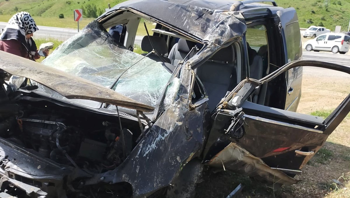 Ticari araç şarampole uçtu: 2 çocuk öldü, 4 yaralı