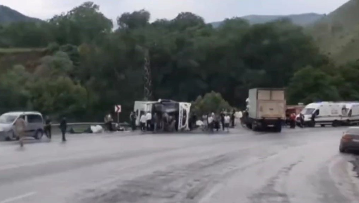 Van-Bitlis kara yolunda katliam gibi kaza: 2 ölü, 4'ü ağır 30 yaralı