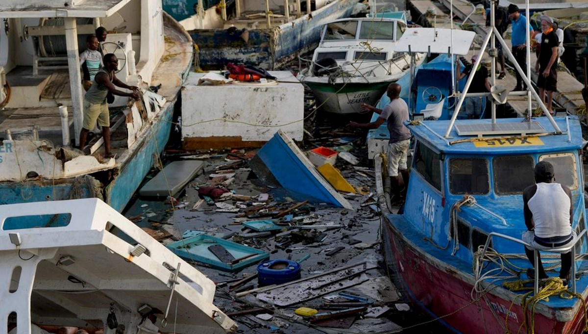 Beryl Kasırgası'nın etkileri sürüyor: Adanın tamamı evsiz kaldı