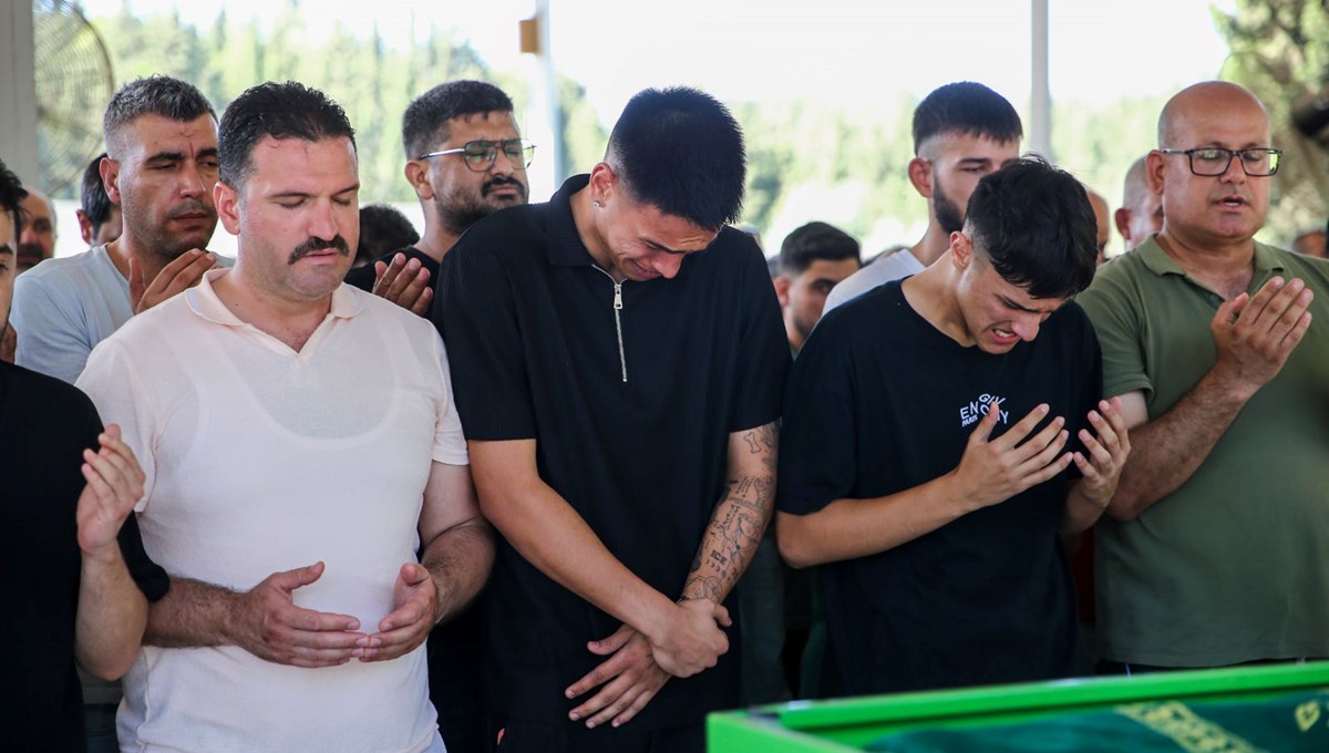Fenerbahçe'nin kalecisi İrfan Can Eğribayat'ın babasının cenazesi defnedildi