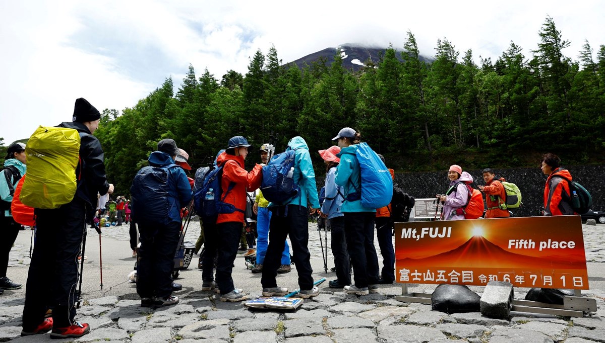 Fuji Dağı'nda kalabalık önlemi: Yeni tırmanış ücretleri getirdi