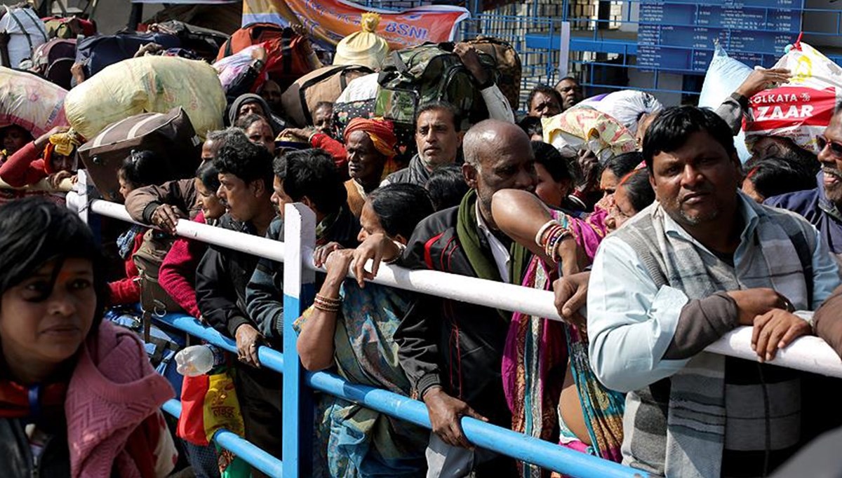 Hindistan'da izdiham faciası: Çok sayıda kişi ezilerek öldü