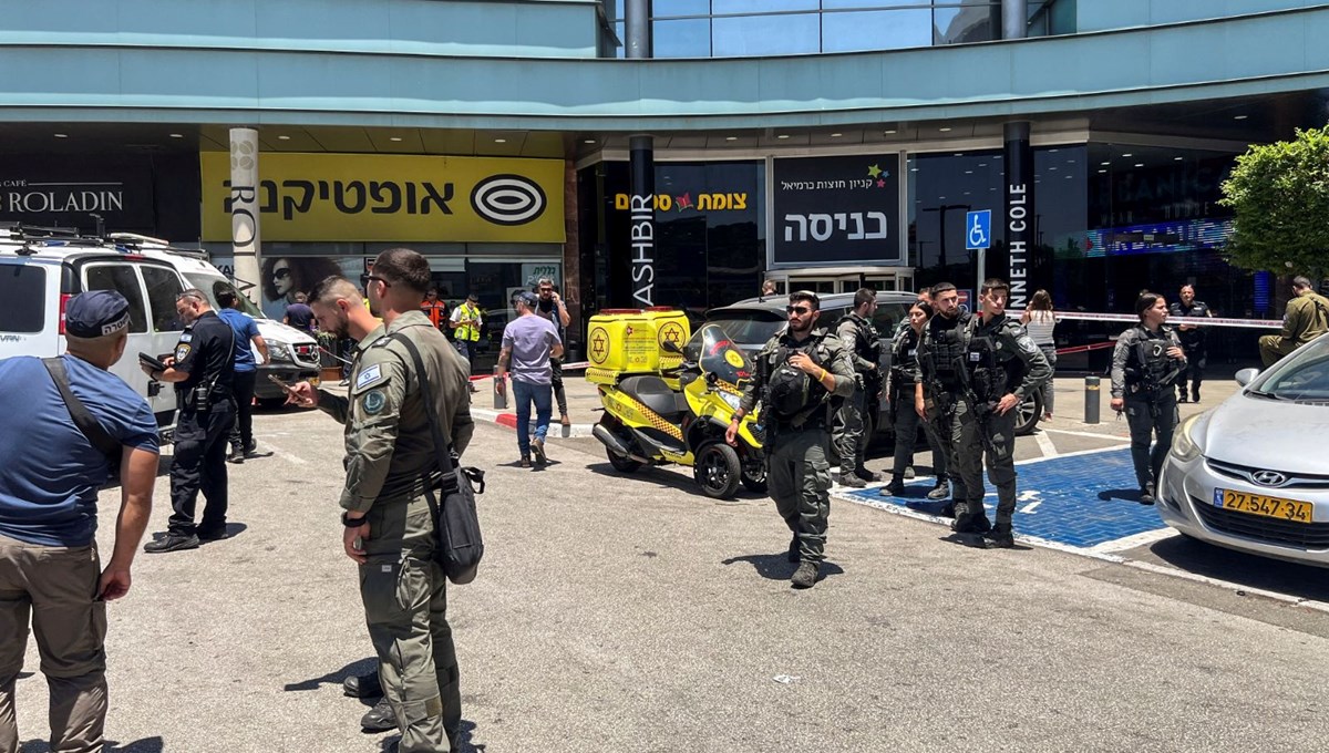 İsrail'deki AVM'de bıçaklı saldırı: Bir kişi hayatını kaybetti