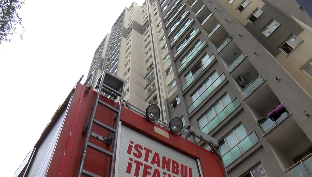 İstanbul'da 23 katlı binada yangın paniği