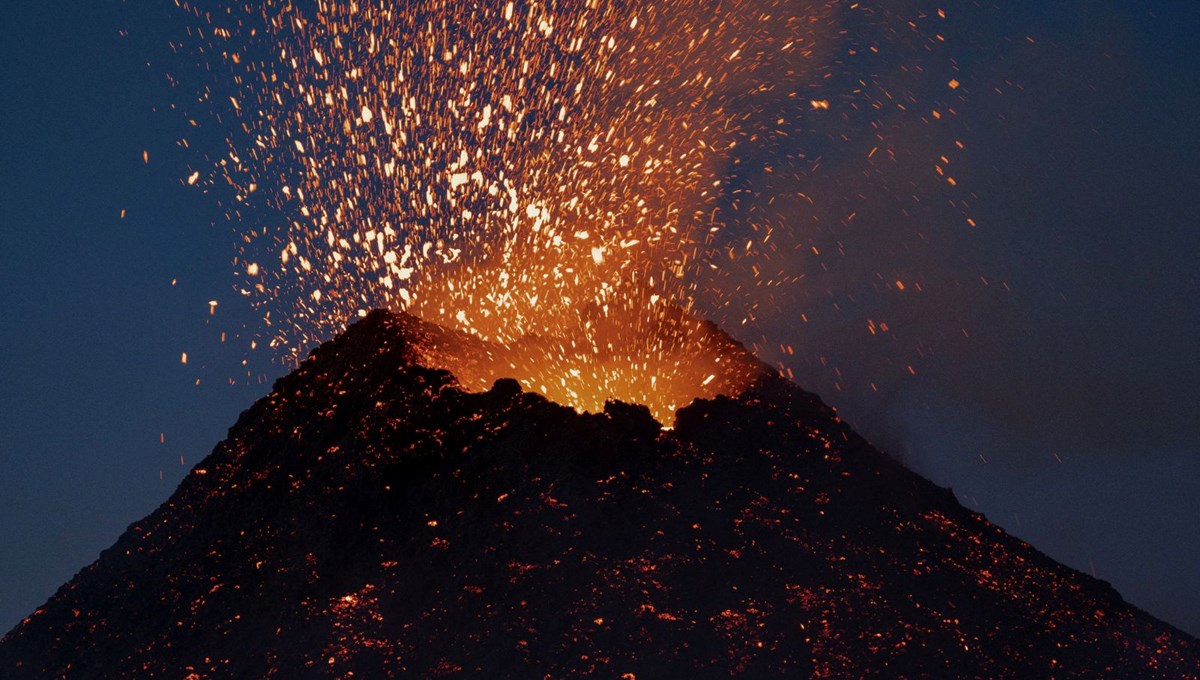 İtalya’da Etna Yanardağı yeniden faaliyete geçti