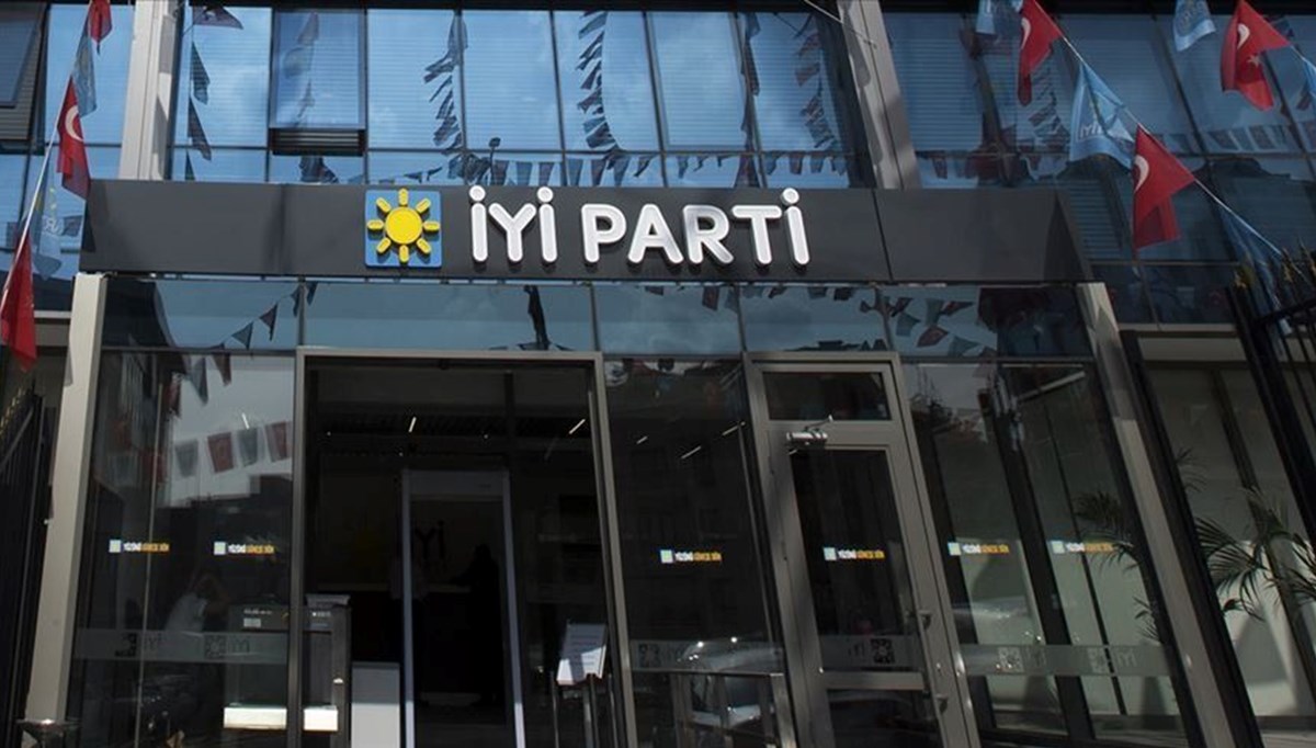 İYİ Parti’de üst düzey istifa