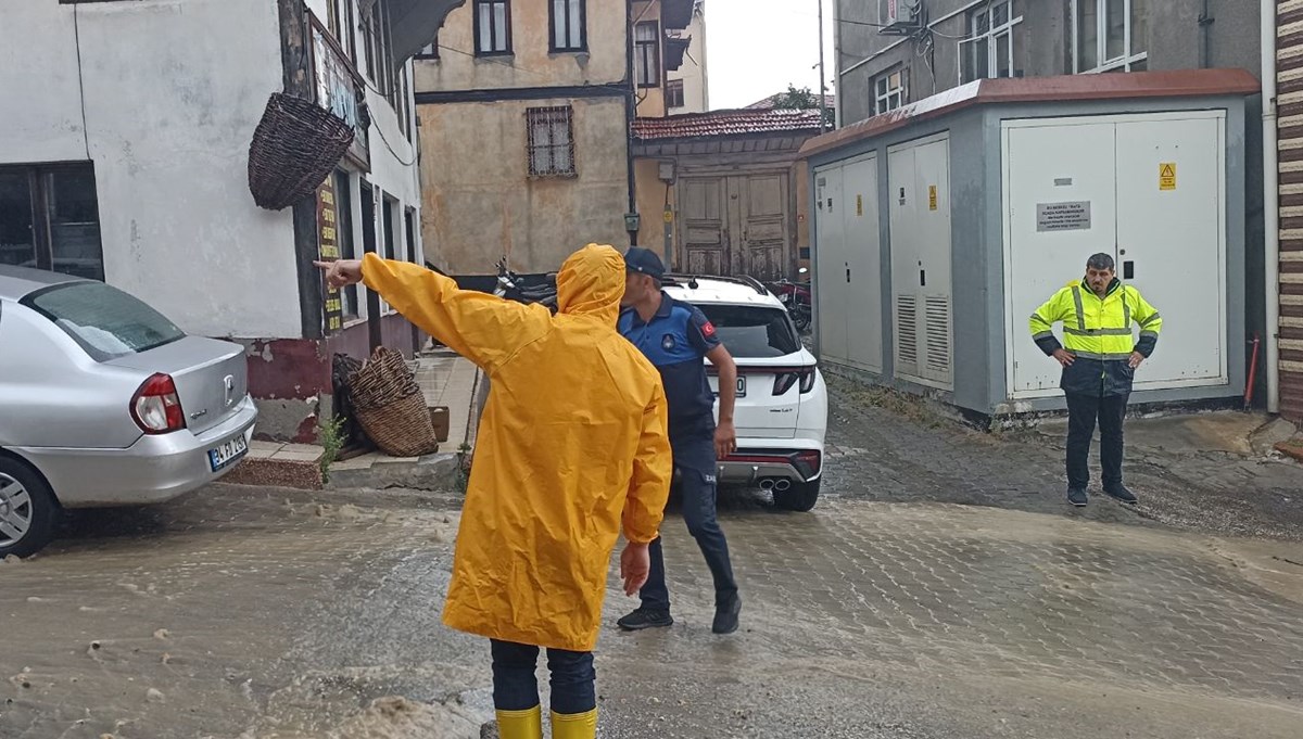 Kastamonu'da sağanak: Ev ve iş yerlerini su bastı