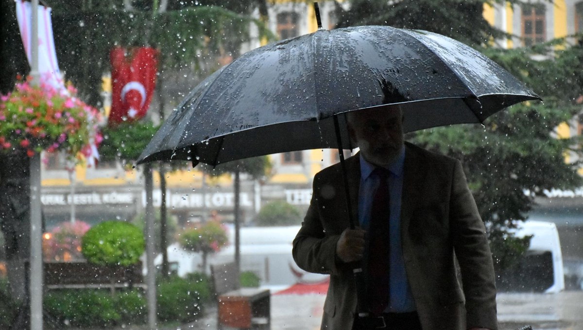 Meteoroloji'den 5 il için sarı kodlu uyarı: İstanbul'a yaz sağanakları geliyor (Bugün hava nasıl olacak?)