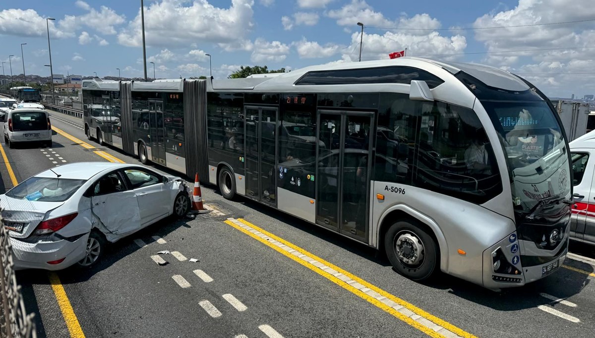 Metrobüs yoluna daldı