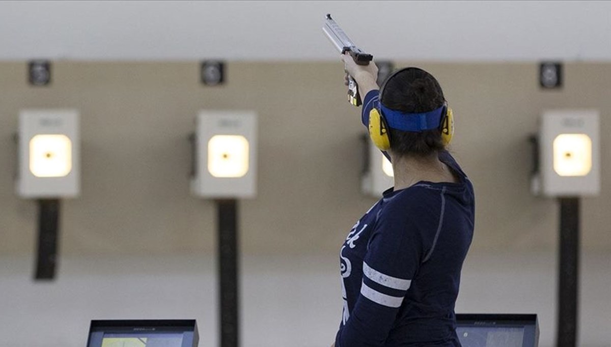 Milli atıcı Şevval kadınlar 10 metre havalı tabanca kategorisinde finalde