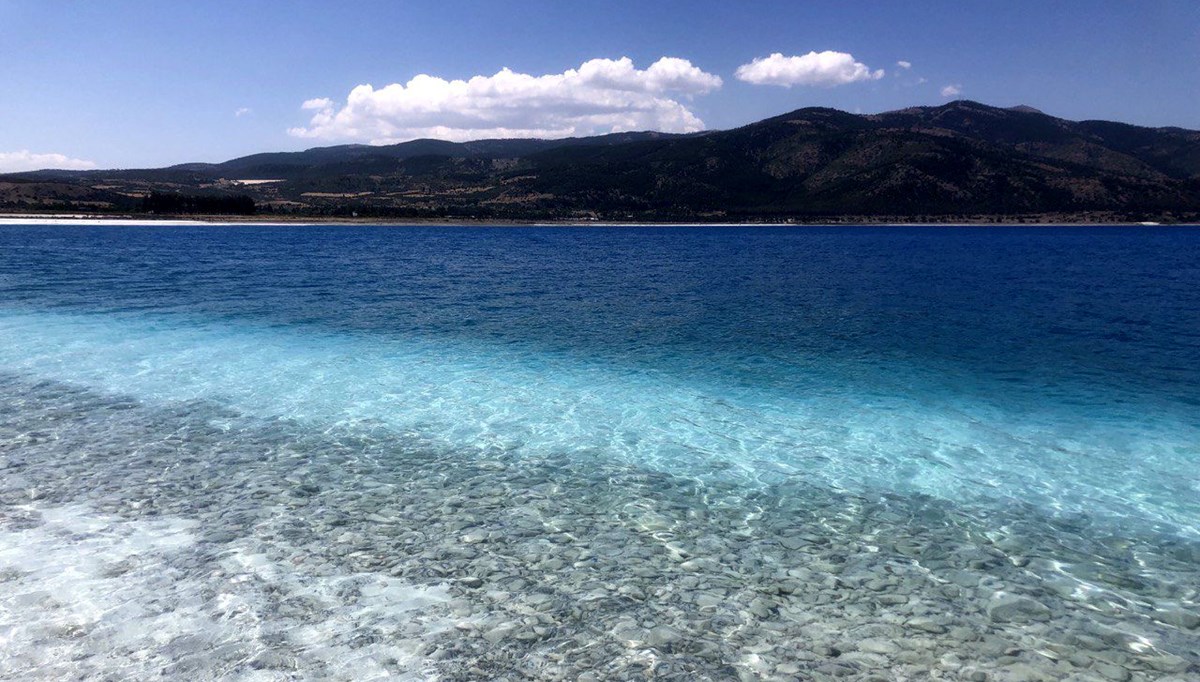 Salda Gölü'nde tehlike çanları çalıyor: Beyaz adacıklar kararıyor