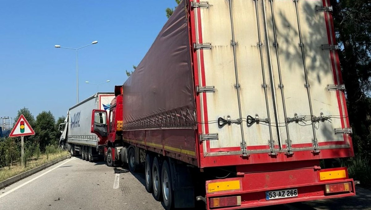 TIR kazası: Samsun-Ordu kara yolu ulaşıma kapandı