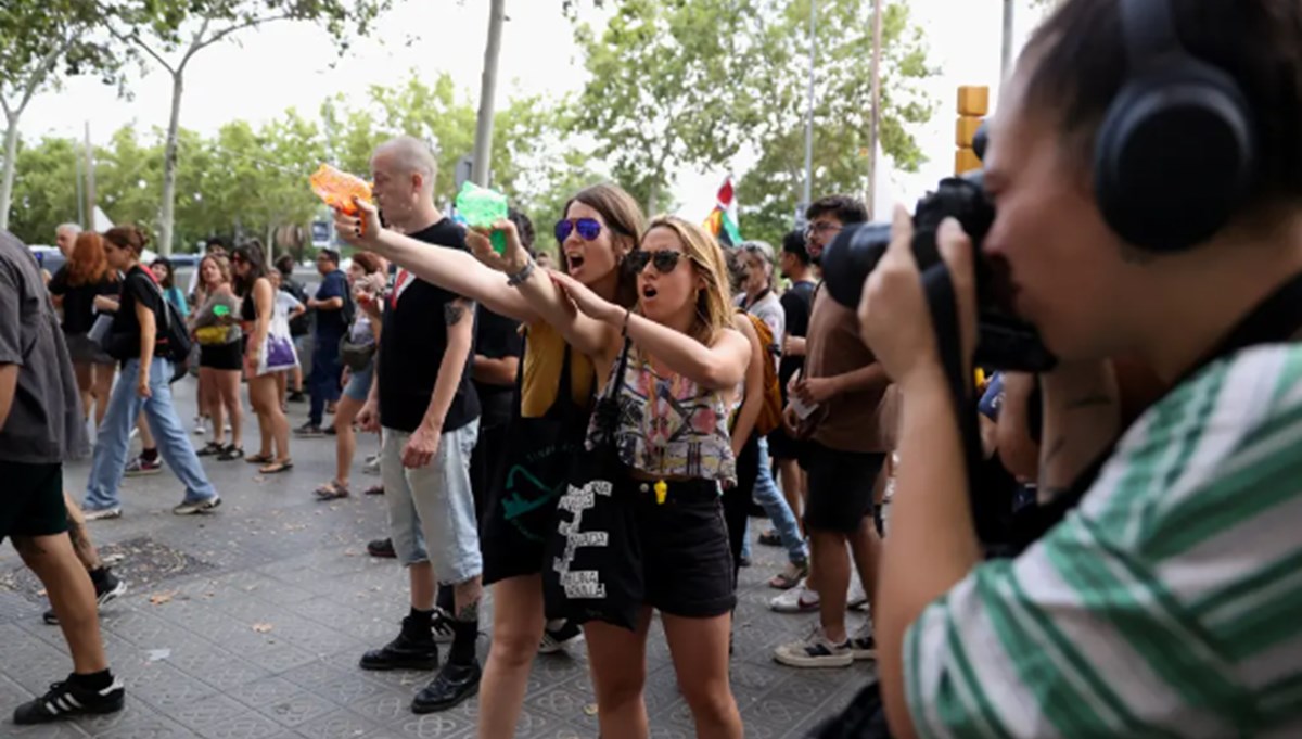 Turist karşıtı eyleme Barcelona Belediyesi'nden tepki: Şehri ziyaret eden insanlara saygı duyulmalı